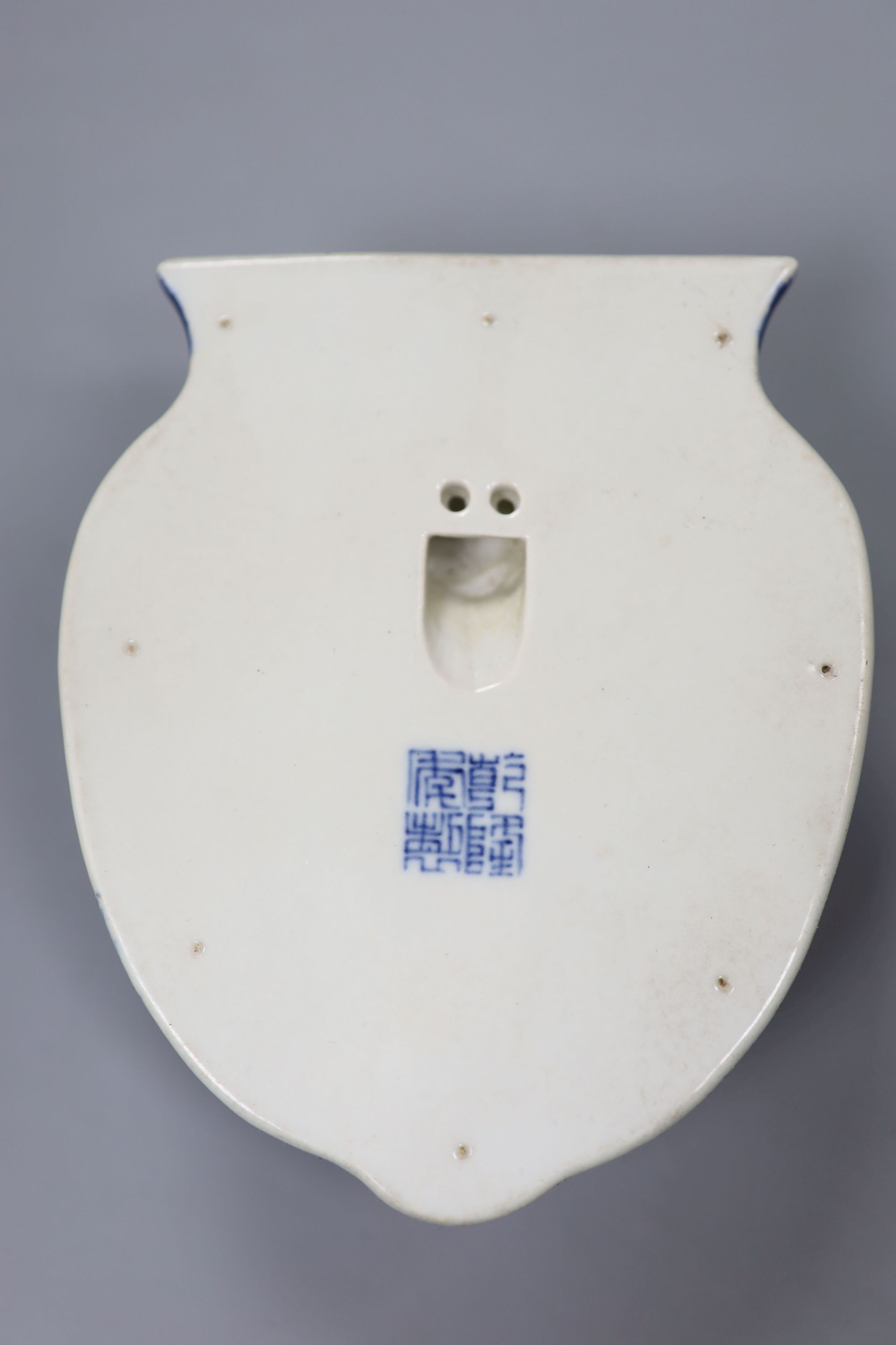 A Chinese blue and white wall pocket, length 12cm